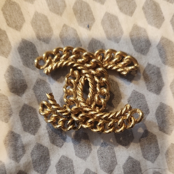 Vintage CHANEL Twisted Gold Chain Emblem (Need Fixing)
